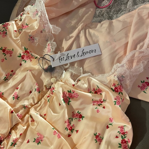 Peach Floral Mini Dress 🍑🌸 - Picture 5 of 8